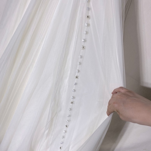 Allure Bridals White Wedding Dress With Veil 10 - Picture 12 of 16